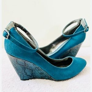 Kenneth Cole Reaction Strap heels Teal Size 6 M